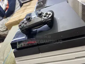 Chipped Ps4 With 10 Games