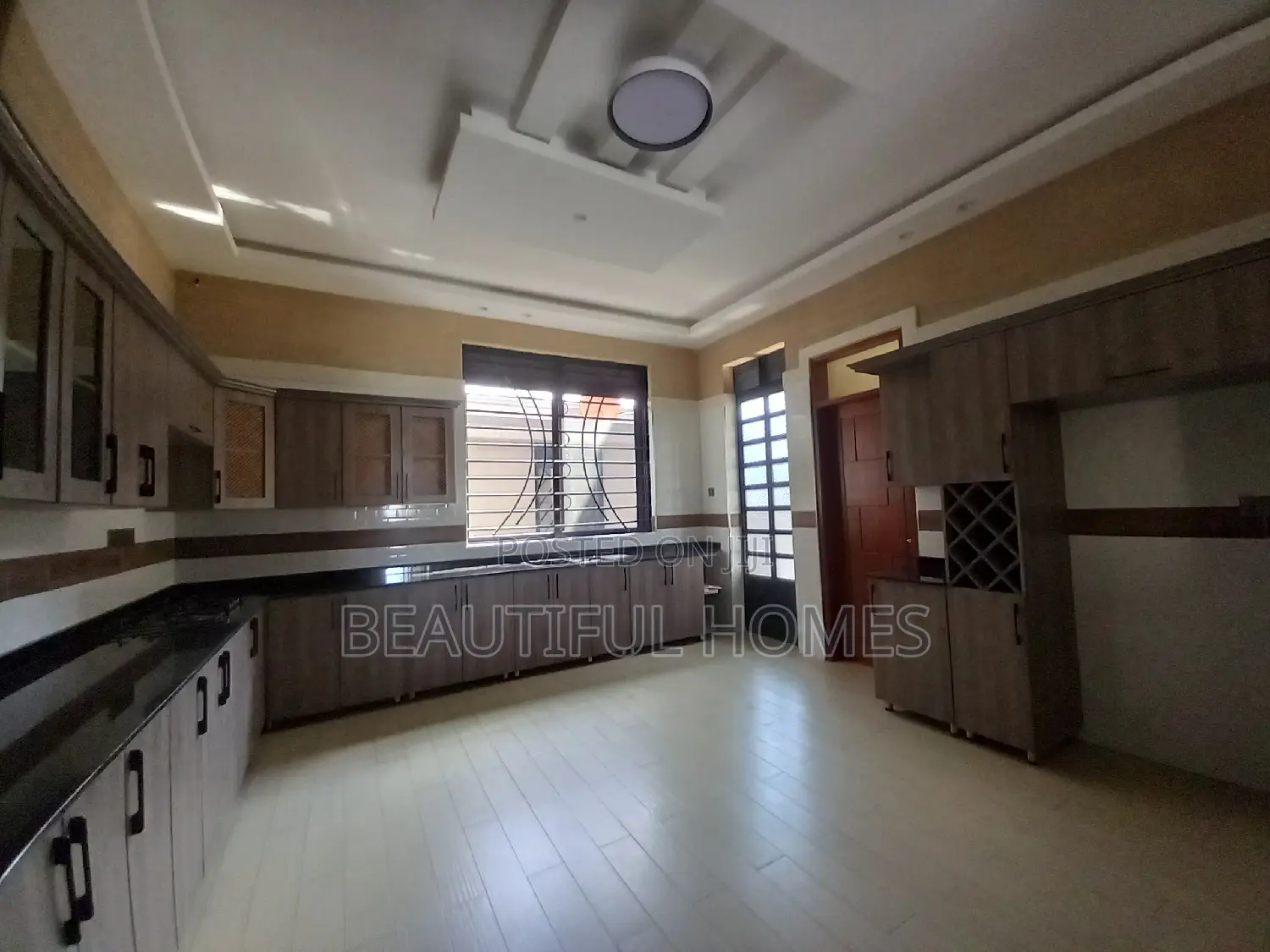Furnished 7bdrm Duplex in Kisaasi, Nakawa for sale