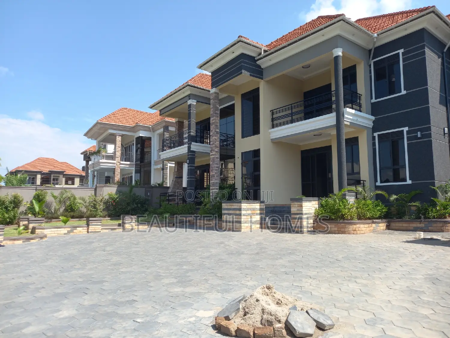 Furnished 7bdrm Duplex in Kisaasi, Nakawa for sale