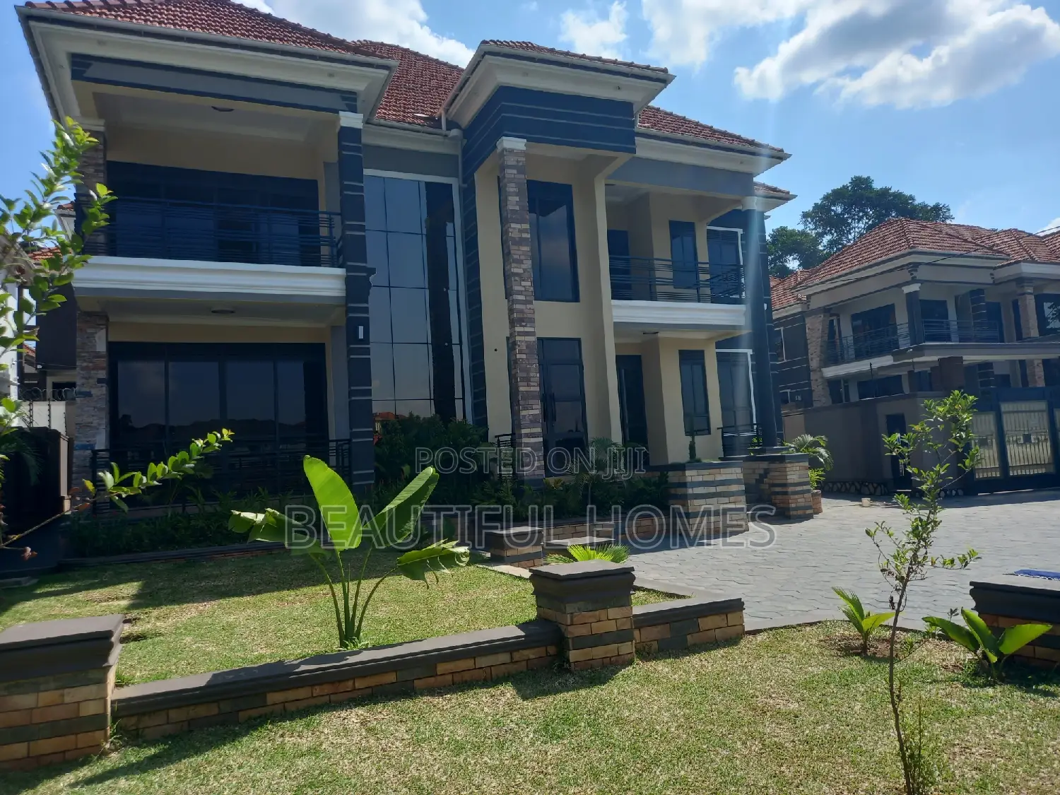 Furnished 7bdrm Duplex in Kisaasi, Nakawa for sale