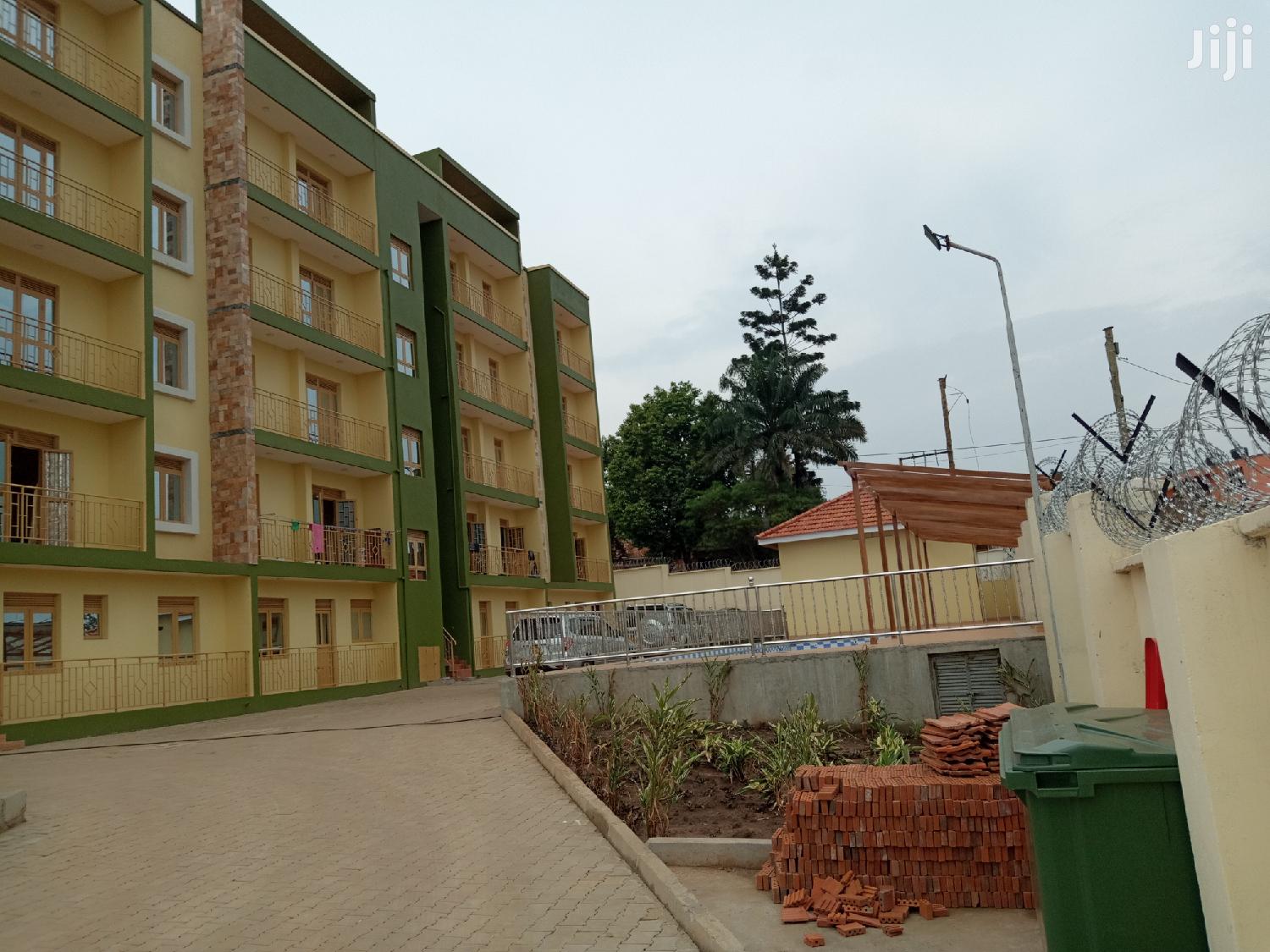 Bukoto Dazzling Condominiums Having Swimming Pool for Quick Sell