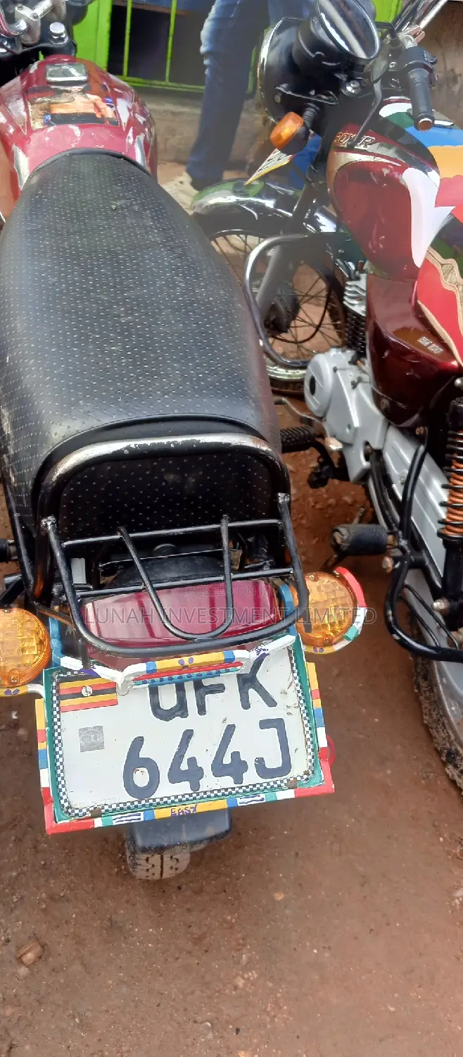 Bajaj Boxer 2023 Red