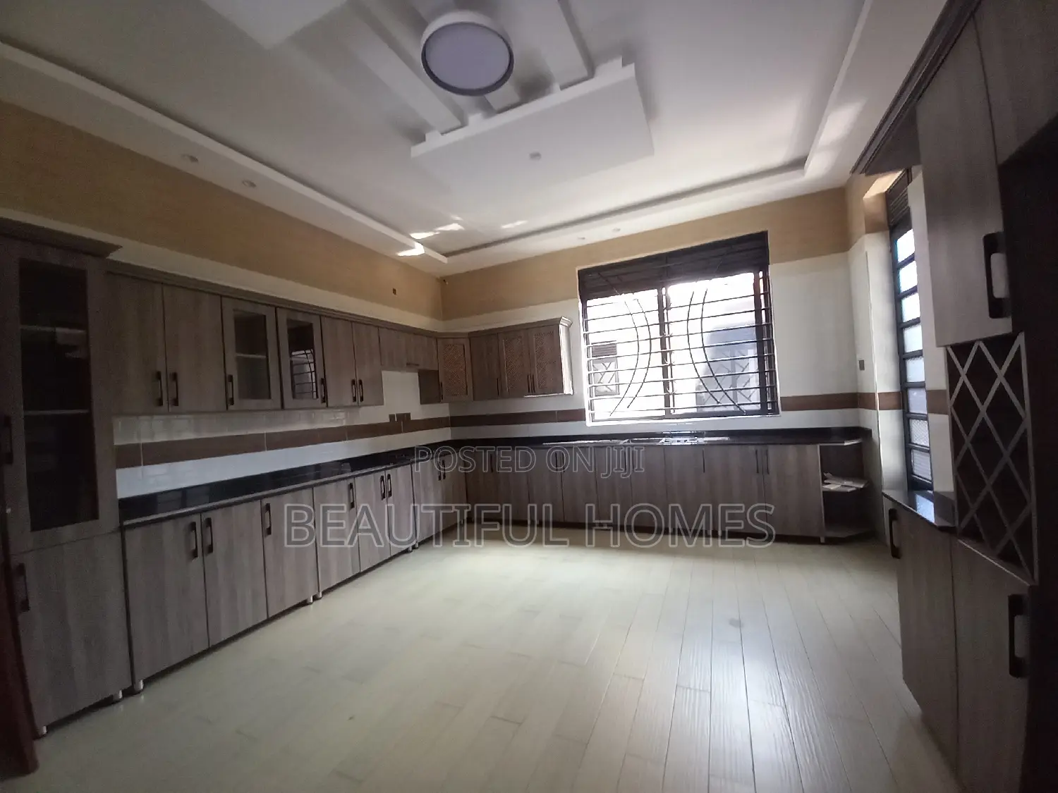 Furnished 7bdrm Duplex in Kisaasi Corporate, Nakawa for sale