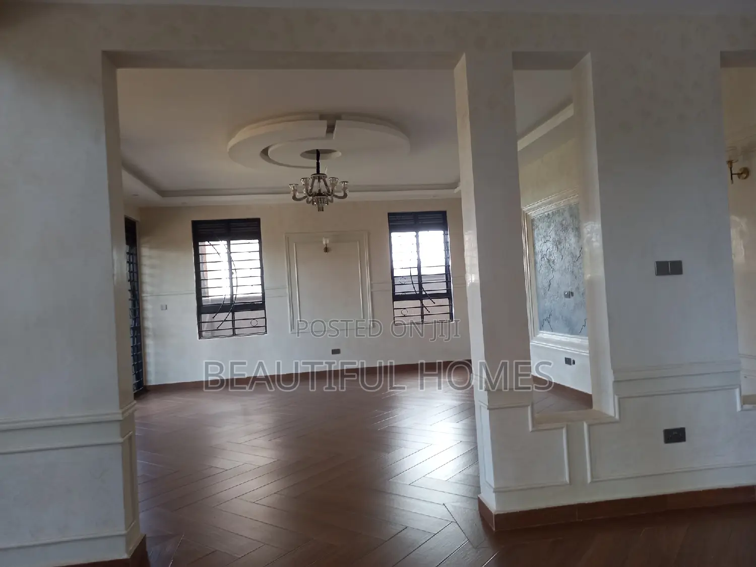 Furnished 7bdrm Duplex in Kisaasi Corporate, Nakawa for sale