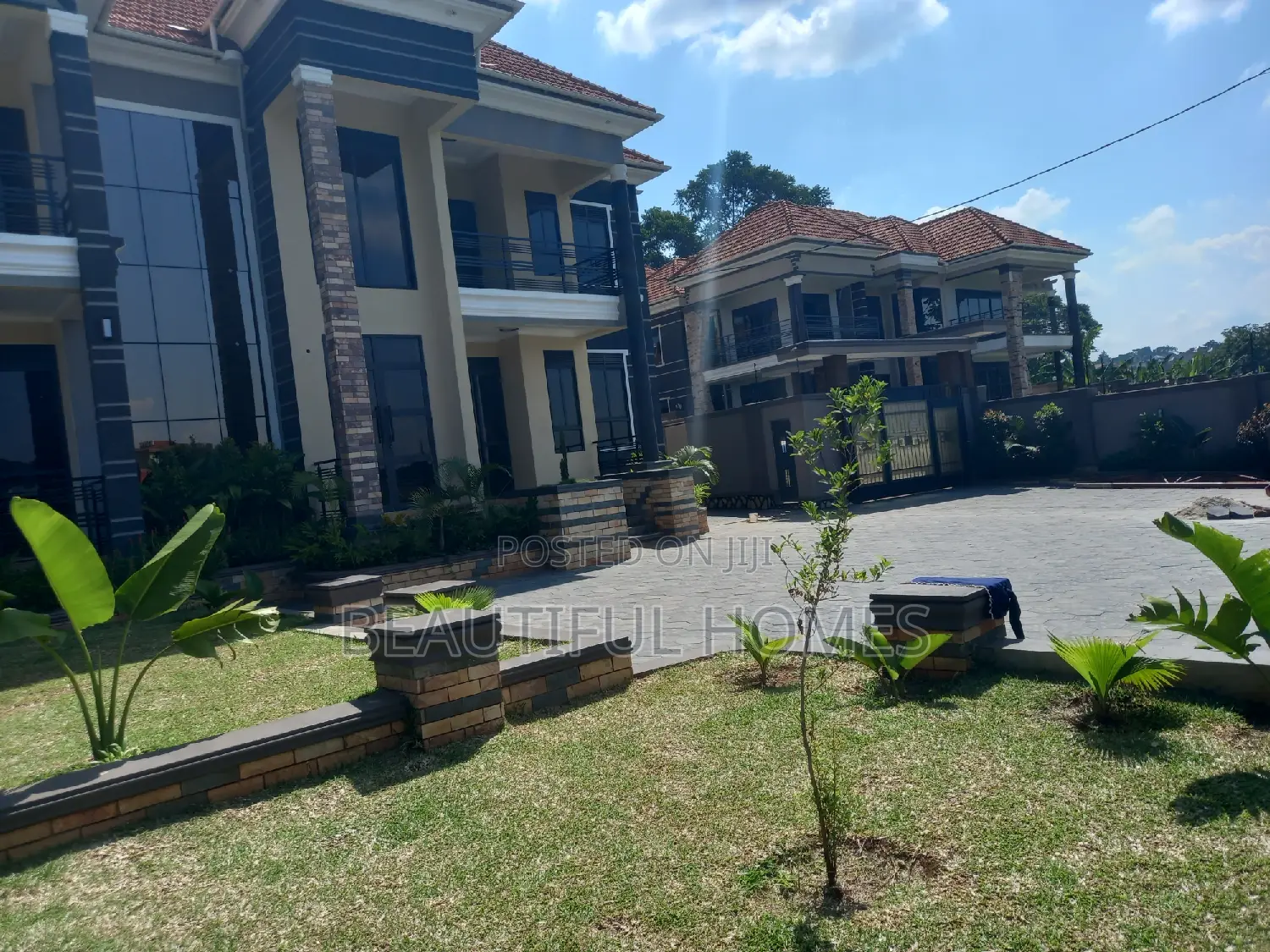 Furnished 7bdrm Duplex in Kisaasi Corporate, Nakawa for sale