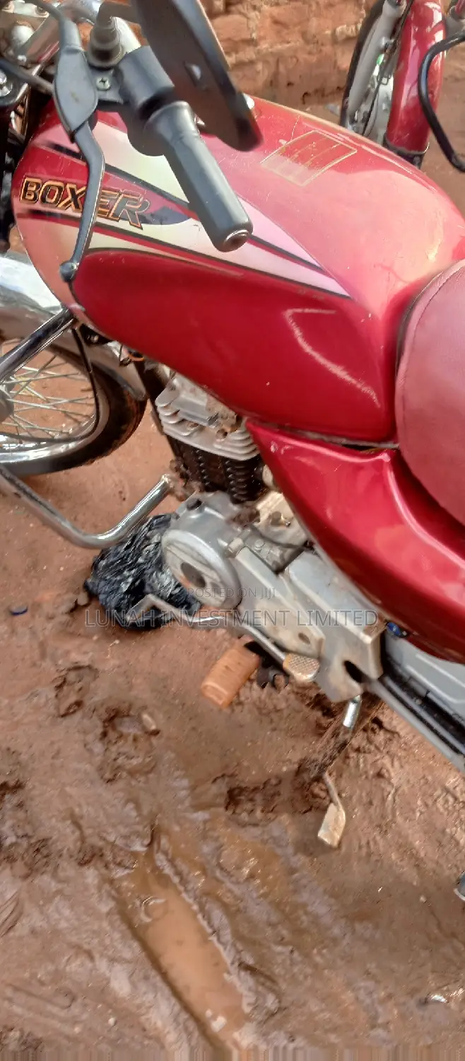 Bajaj Boxer 100 2022 Red