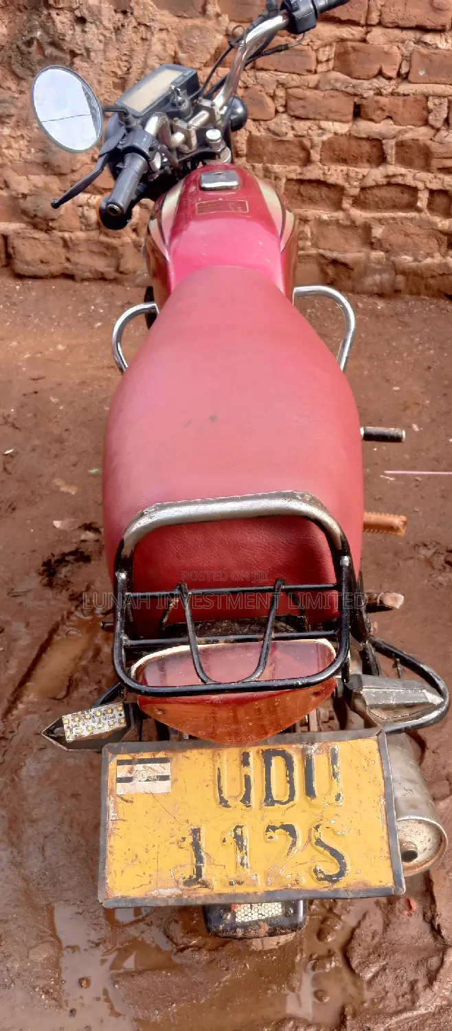 Bajaj Boxer 100 2022 Red