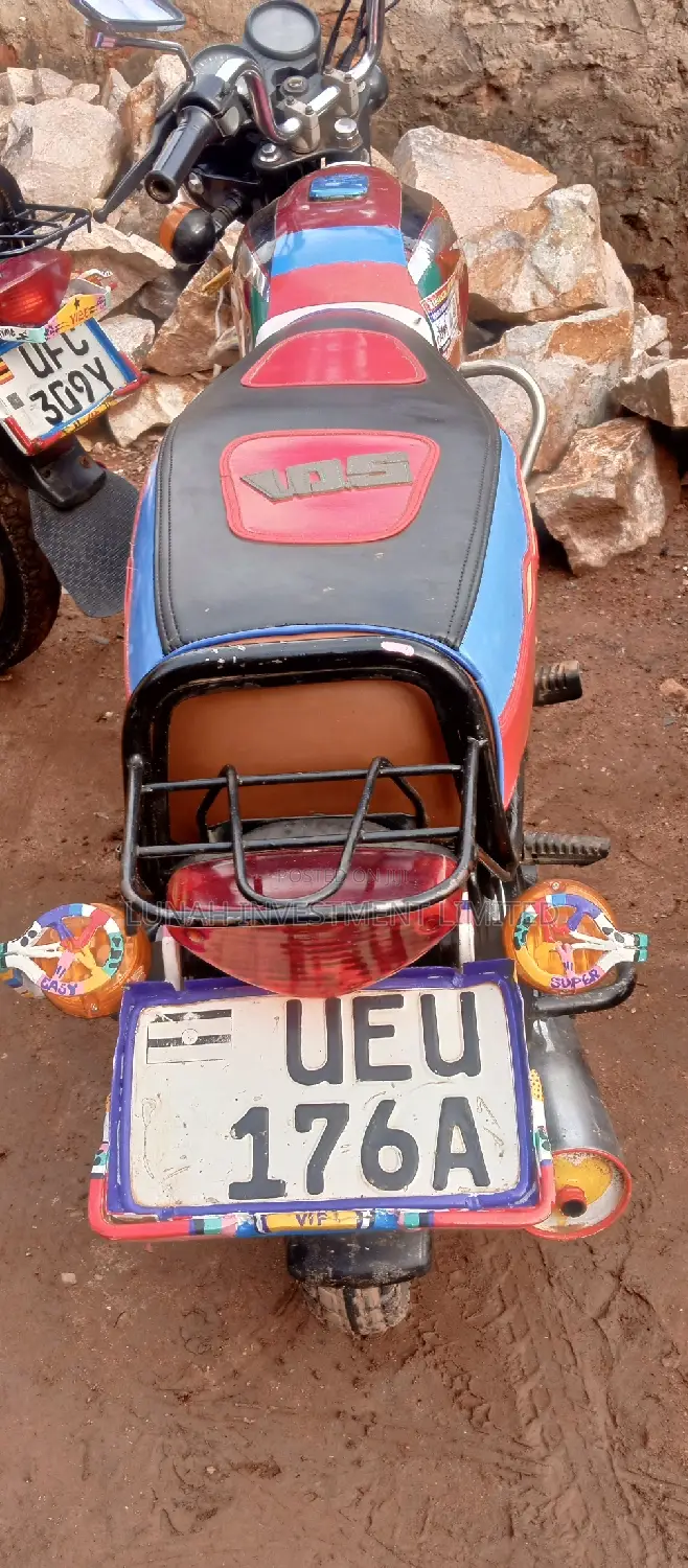 Bajaj Boxer 100 2023 Red