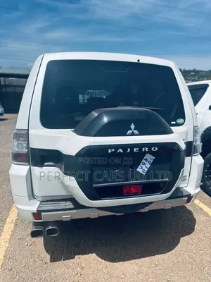 Mitsubishi Pajero V80 3.2 DI-D 2015 Off white