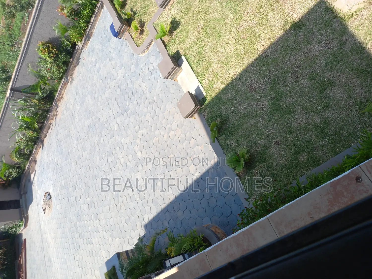 Furnished 7bdrm Mansion in Kisaasi Corporate, Nakawa for sale