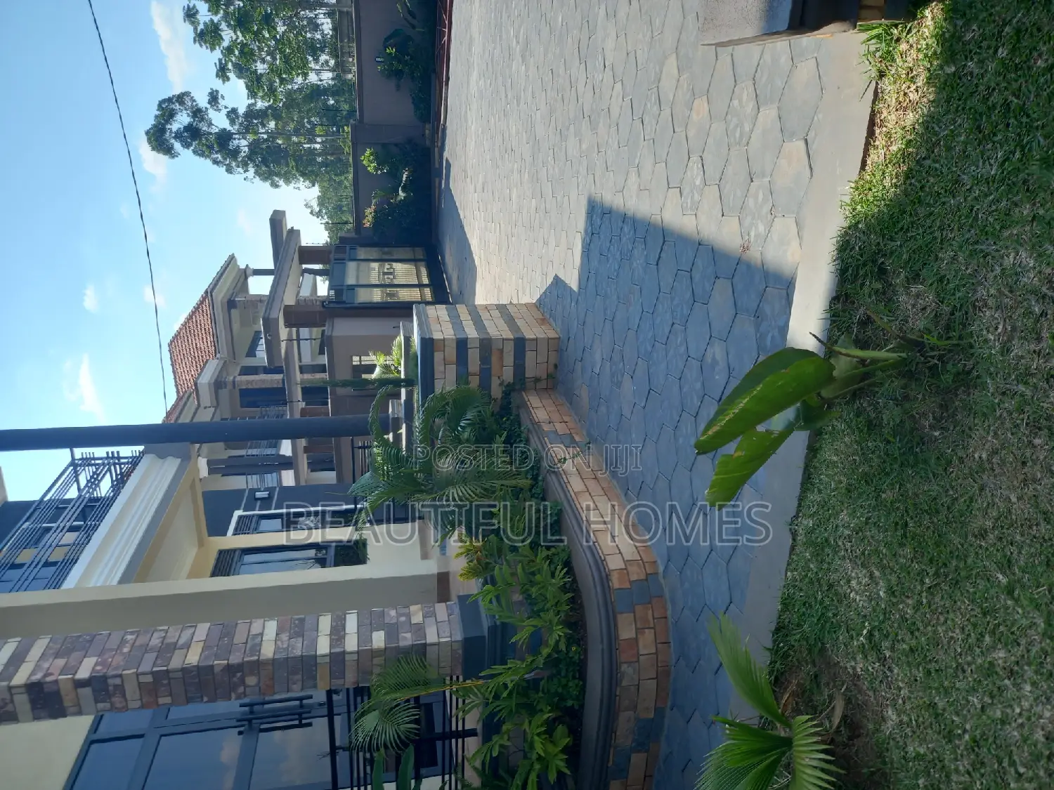 Furnished 7bdrm Mansion in Kisaasi Corporate, Nakawa for sale