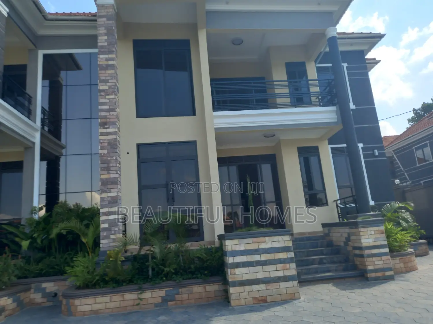 Furnished 7bdrm Duplex in Kisaasi, Nakawa for sale