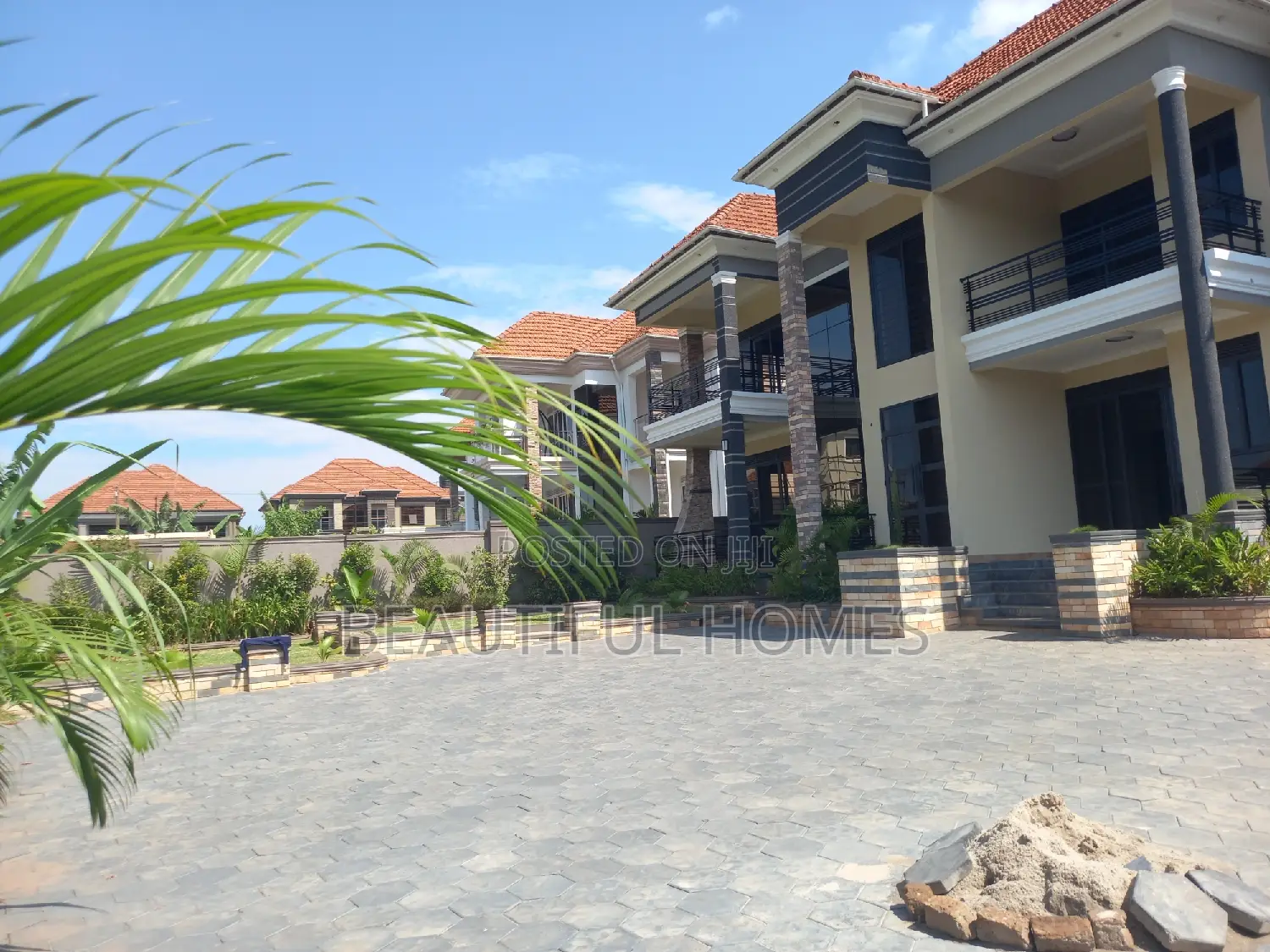 Furnished 7bdrm Duplex in Kisaasi, Nakawa for sale