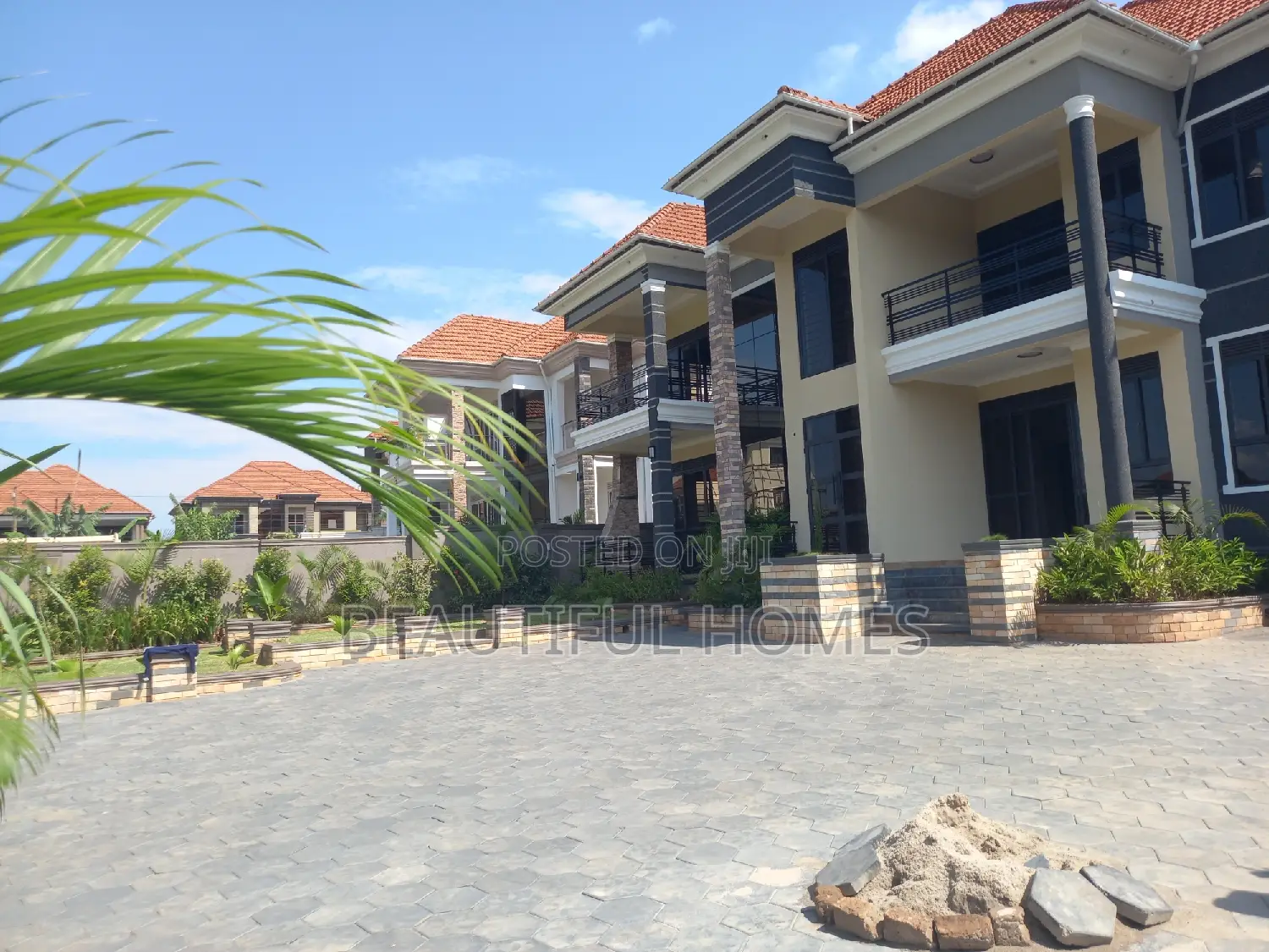 Furnished 7bdrm Duplex in Kisaasi, Nakawa for sale