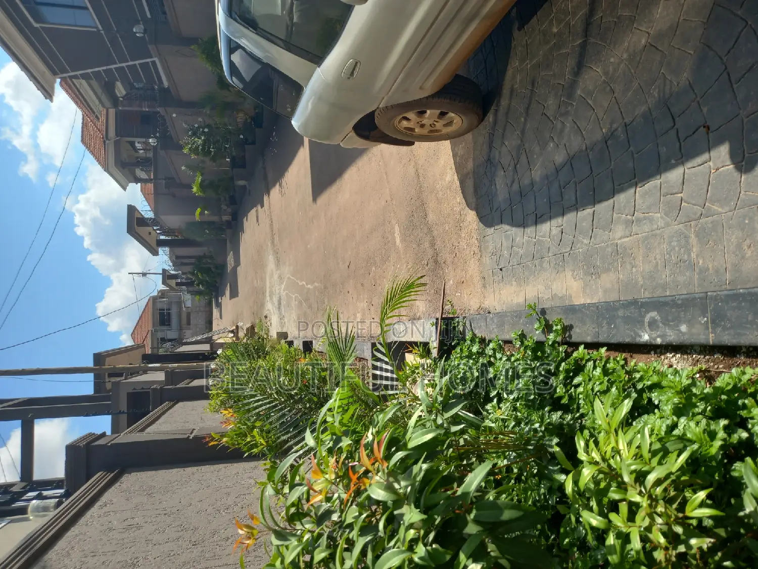 Furnished 7bdrm Duplex in Kisaasi, Nakawa for sale