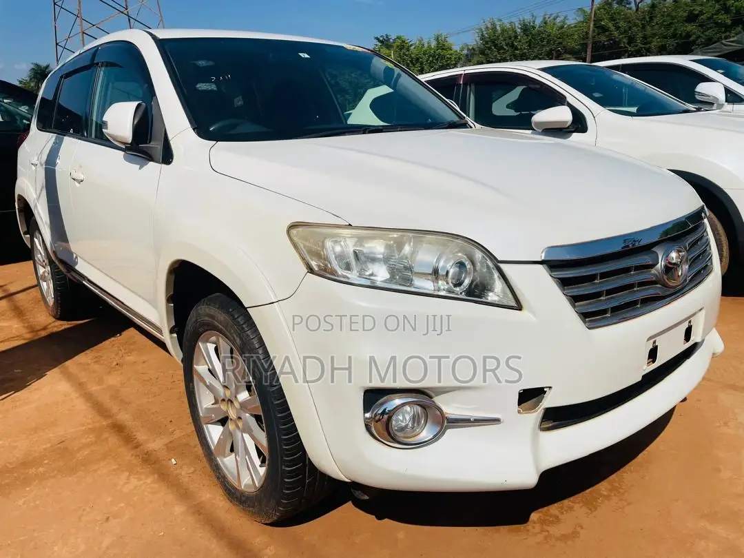 Toyota Vanguard 2013 White