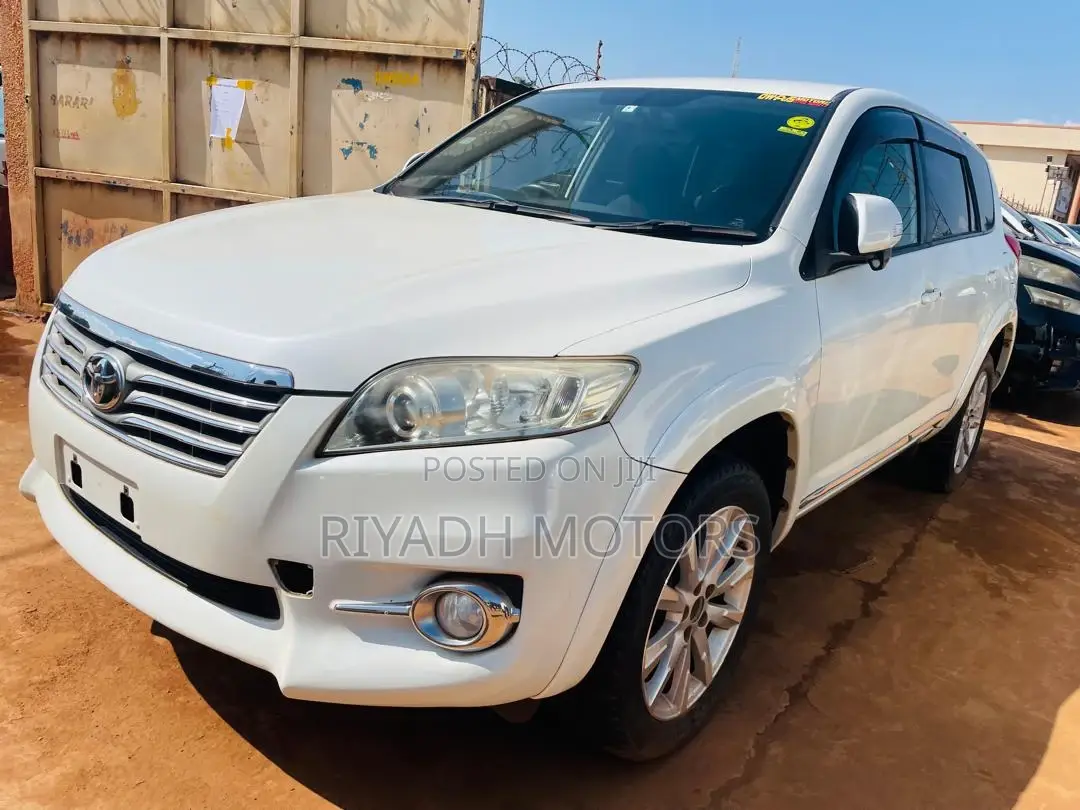 Toyota Vanguard 2013 White