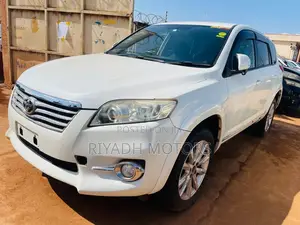 Toyota Vanguard 2013 White