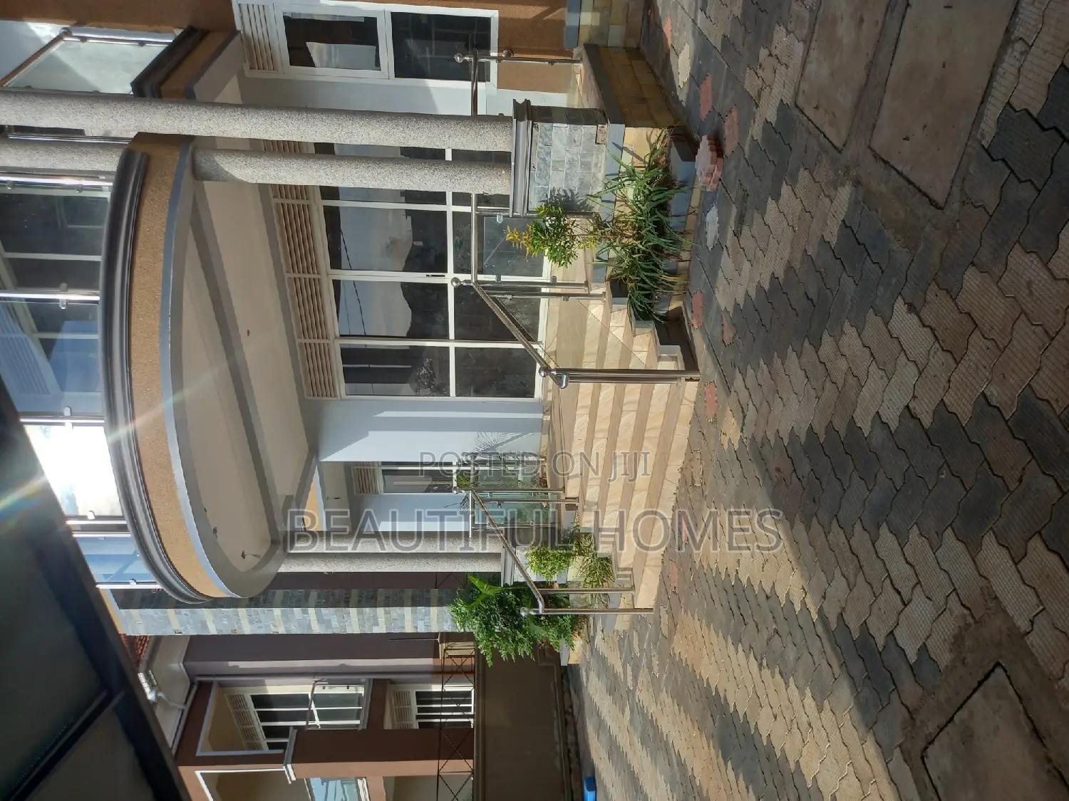 Furnished 5bdrm Duplex in Kyanja First Class, Nakawa for sale
