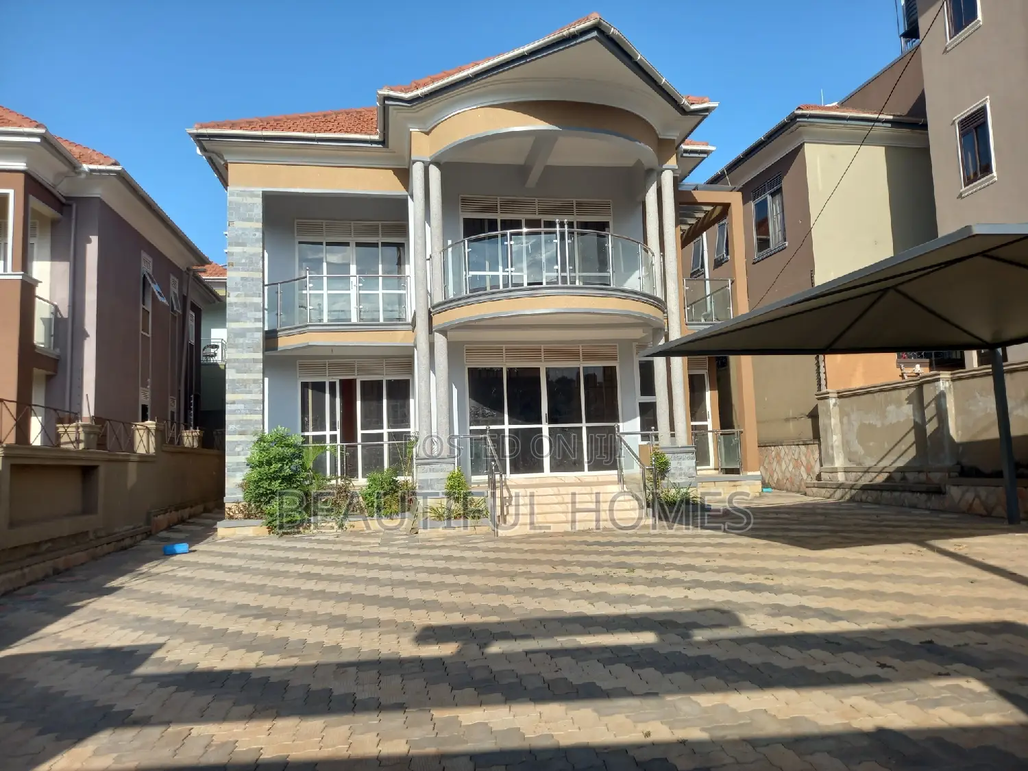 Furnished 5bdrm Duplex in Kyanja First Class, Nakawa for sale