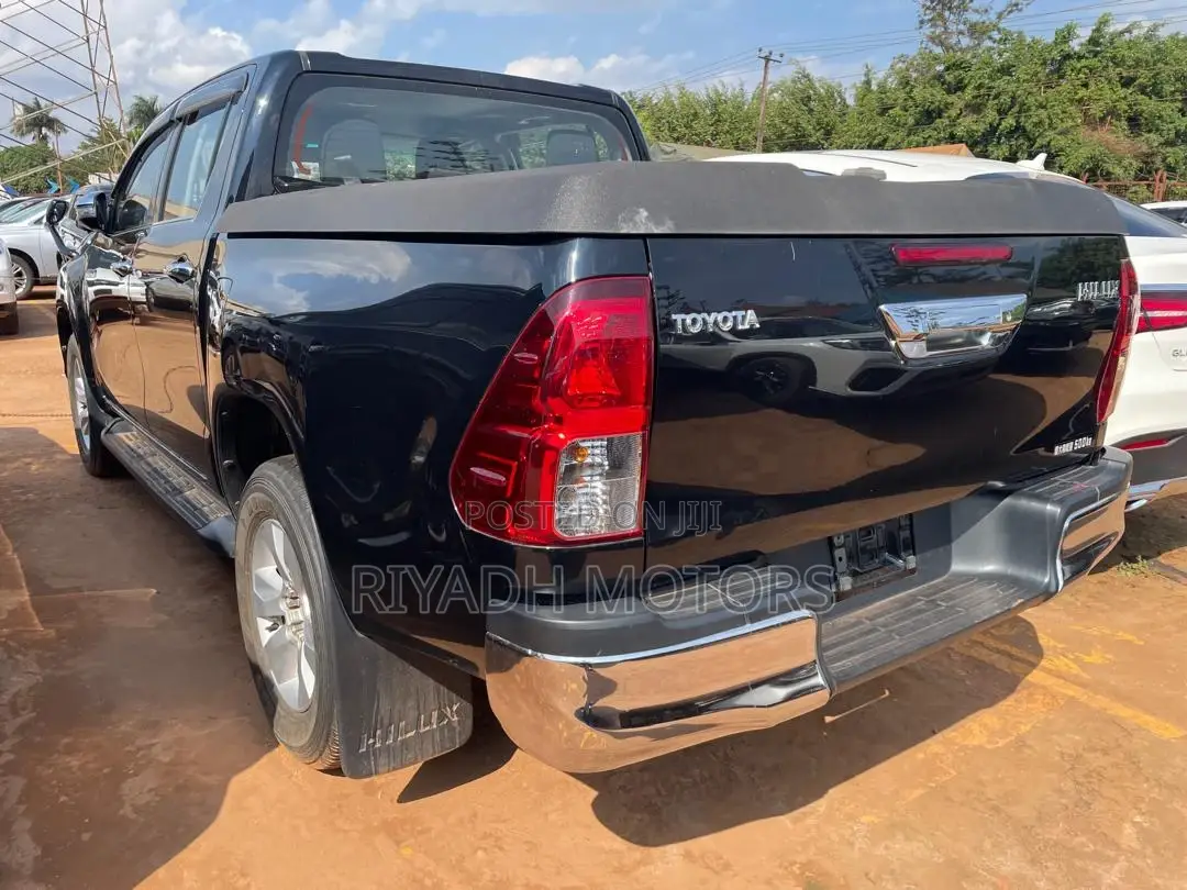 Toyota Hilux 2018 Black
