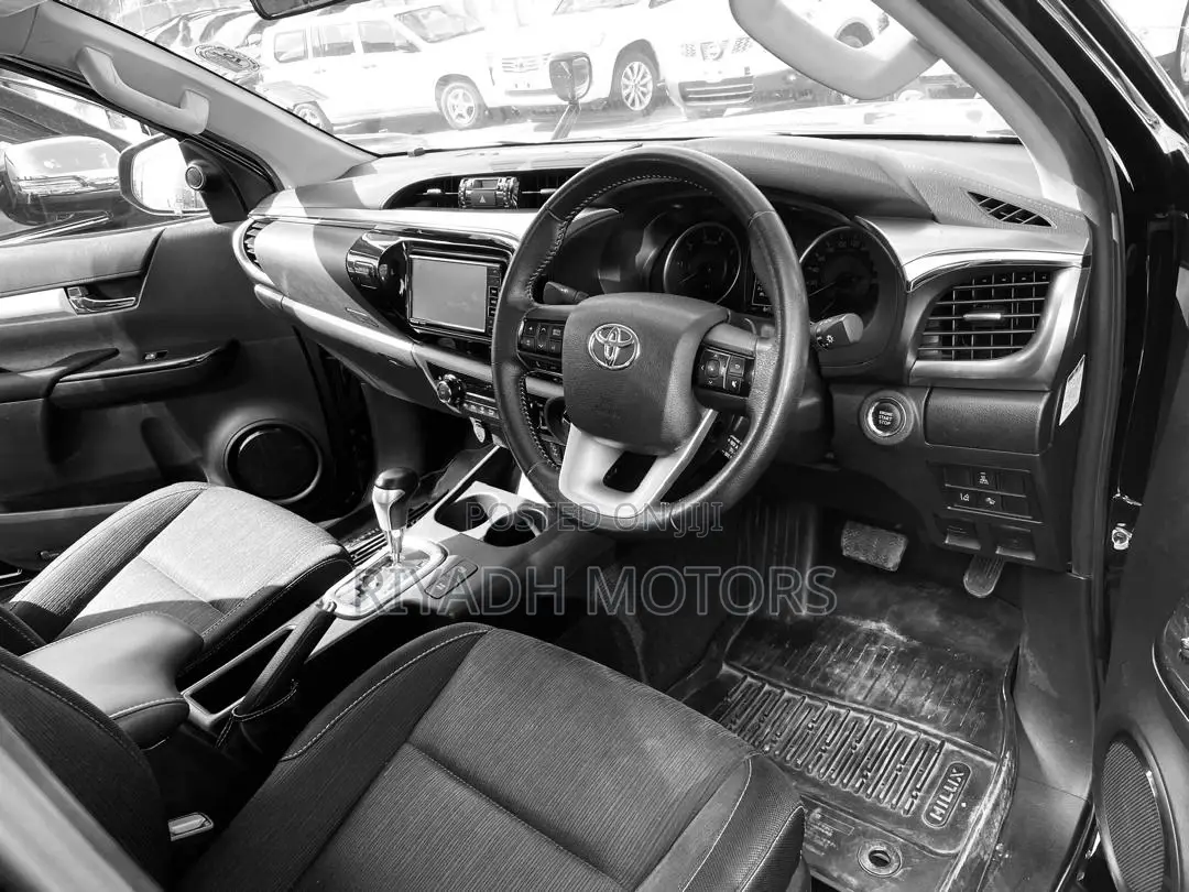 Toyota Hilux 2018 Black