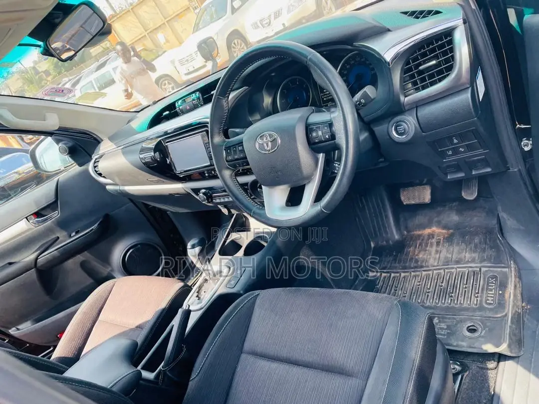 Toyota Hilux 2018 Black