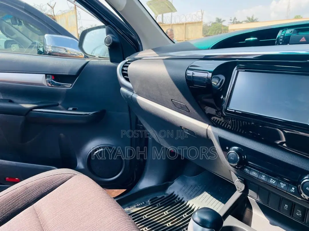 Toyota Hilux 2018 Black