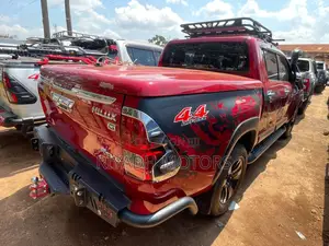 Toyota Hilux 2017 Red