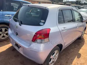 Toyota Vitz 1.0 FWD 5dr 2010 Pearl