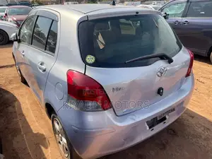Toyota Vitz 1.0 FWD 5dr 2010 Pearl