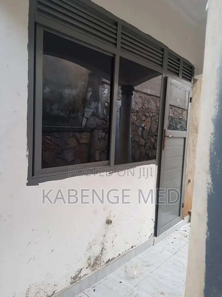House Glass Dealers and Fixers