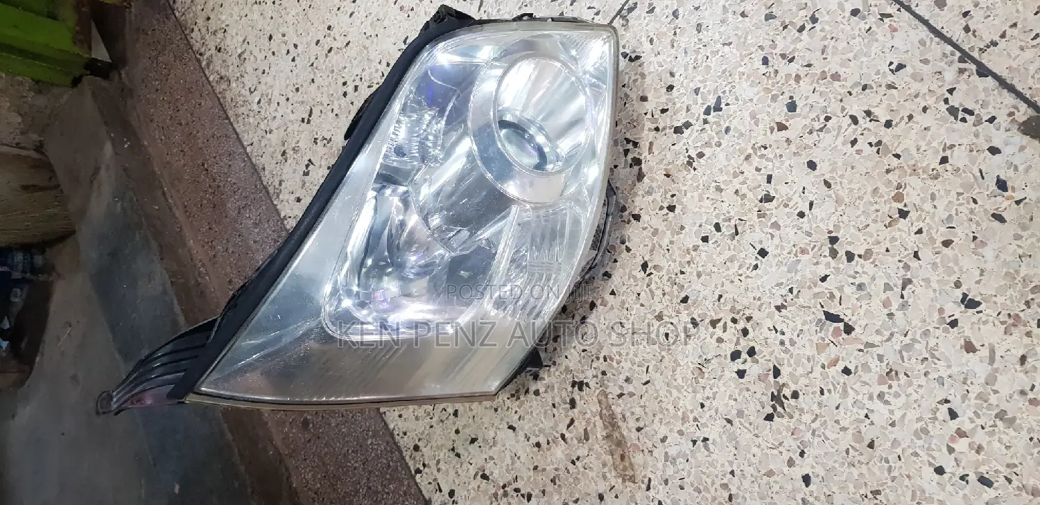 Headlamps for Noah 2009