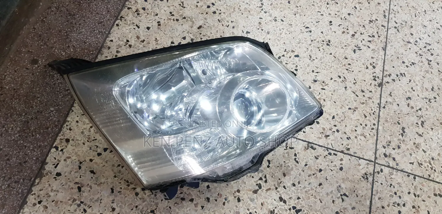 Headlamps for Noah 2009