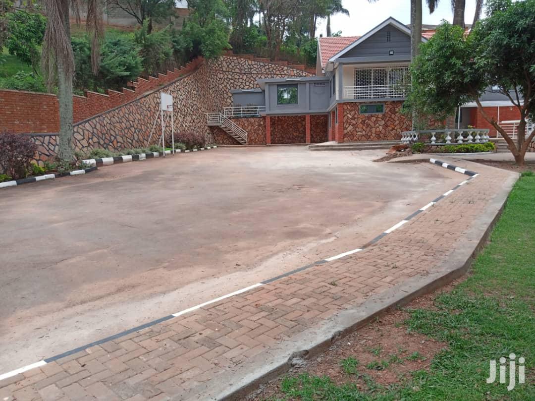 Office Block In Kololo For Rent