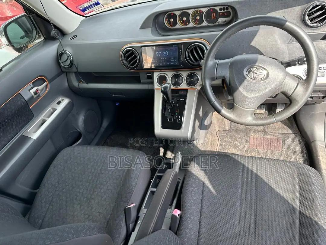 Toyota Corolla Rumion Hatchback 1.5 FWD 2009 Black