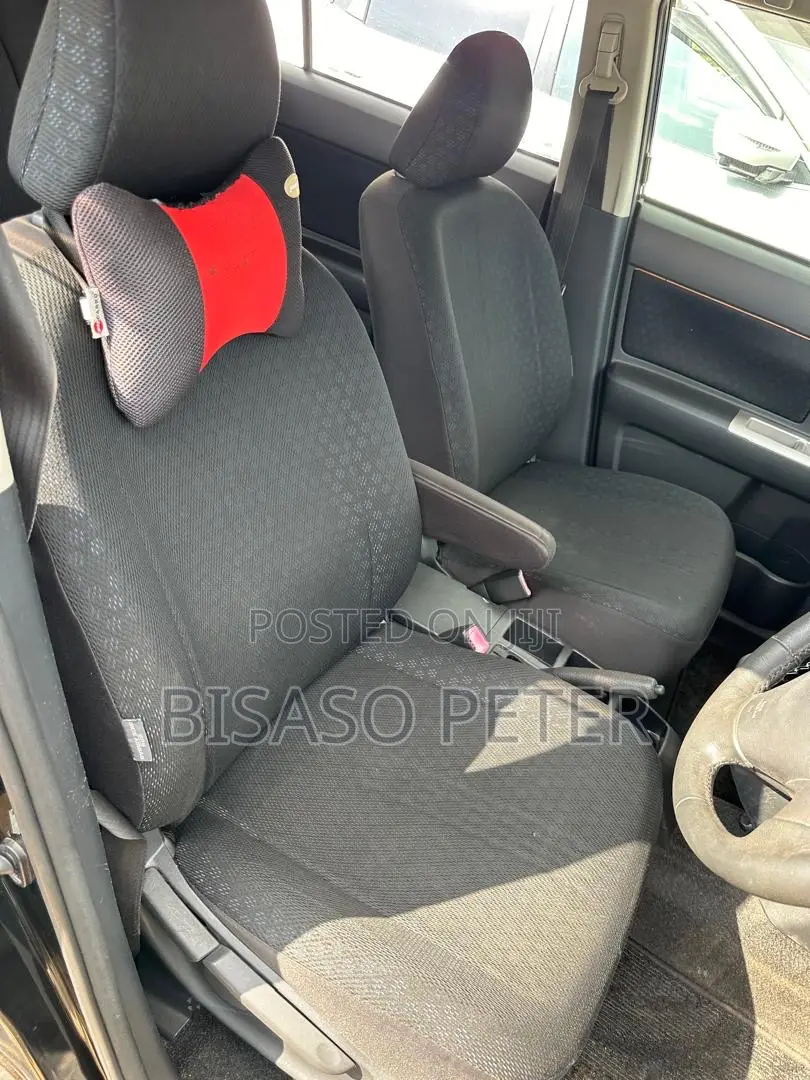 Toyota Corolla Rumion Hatchback 1.5 FWD 2009 Black
