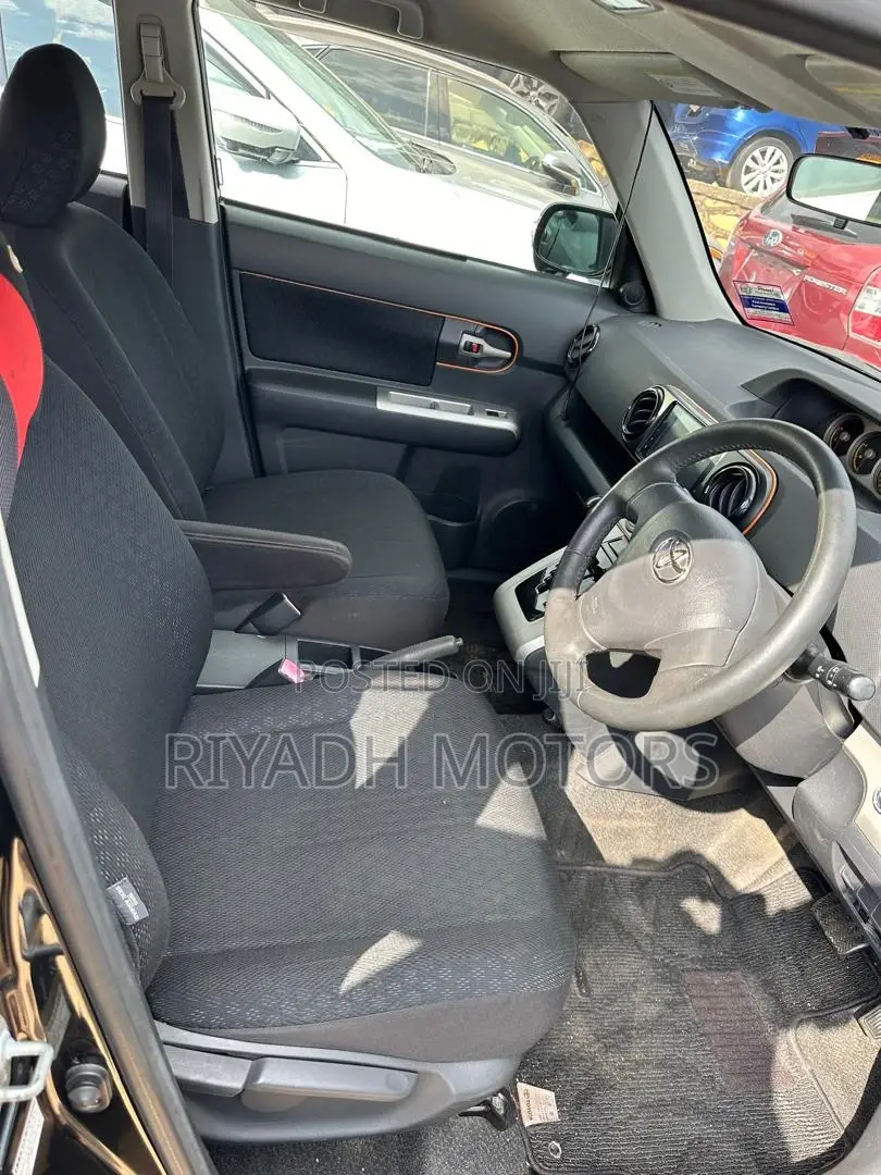 Toyota Corolla Rumion Hatchback 1.5 FWD 2009 Black