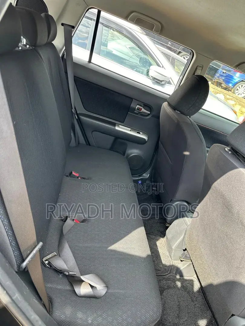 Toyota Corolla Rumion Hatchback 1.5 FWD 2009 Black