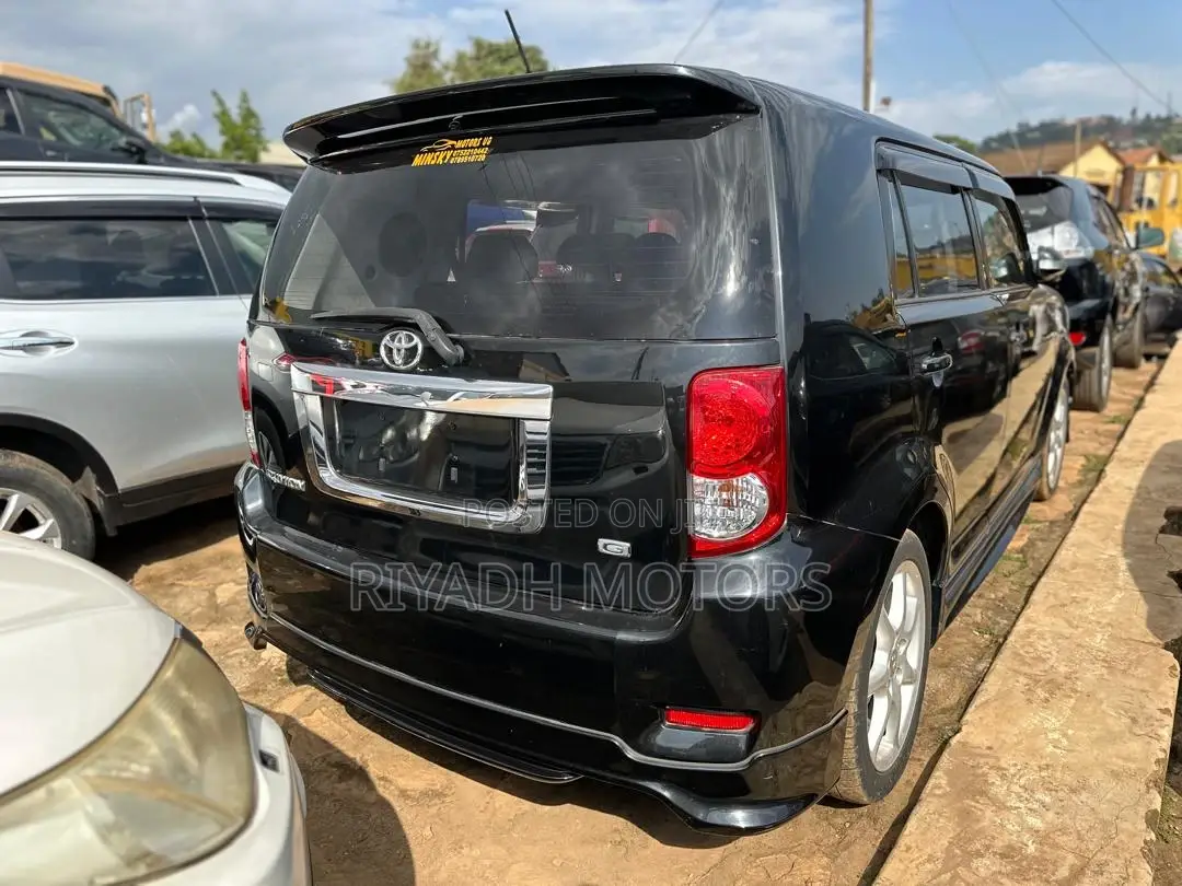 Toyota Corolla Rumion Hatchback 1.5 FWD 2009 Black