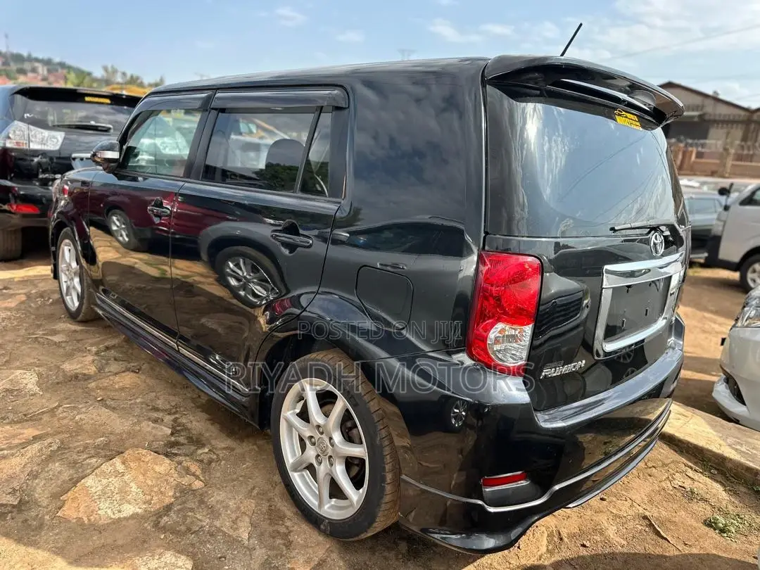 Toyota Corolla Rumion Hatchback 1.5 FWD 2009 Black