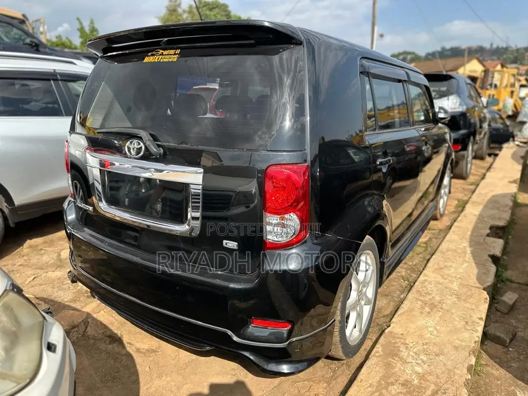 Toyota Corolla Rumion Hatchback 1.5 FWD 2009 Black