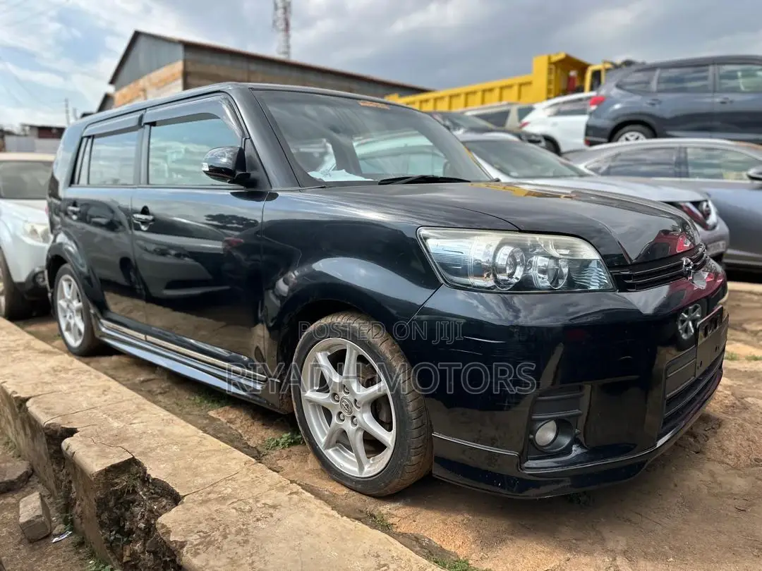 Toyota Corolla Rumion Hatchback 1.5 FWD 2009 Black