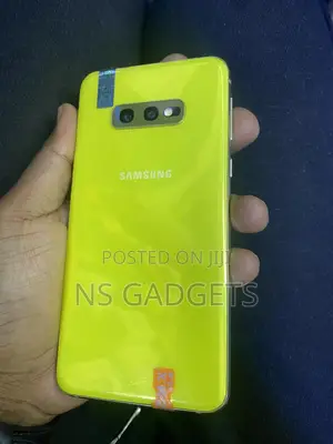 Samsung Galaxy S10e 128 GB Yellow