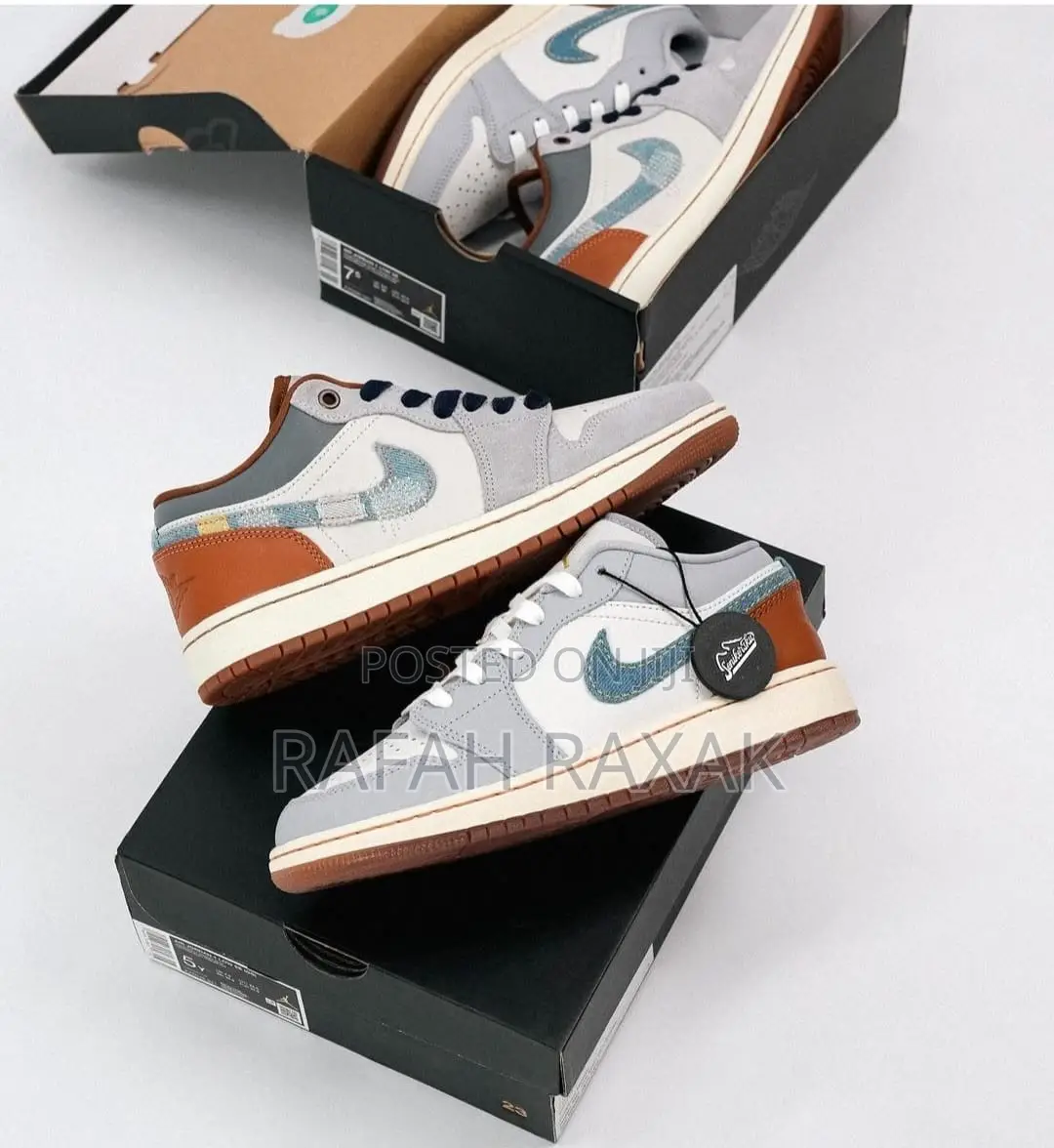 Original Nike Air Jordan 1 Low SE Swoosh Denim Sneakers