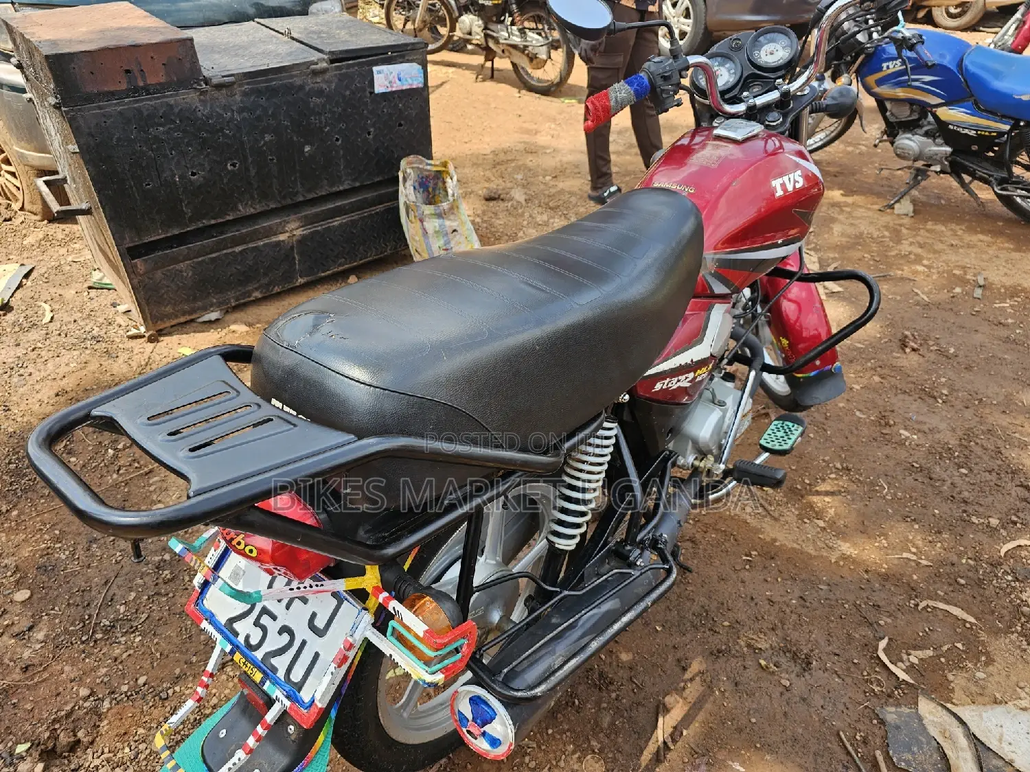 TVS HLX 125 2022 Red