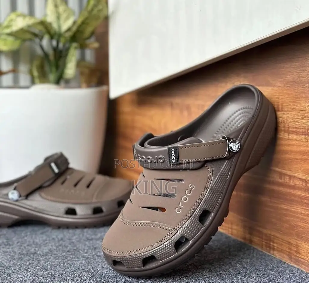 Leather Yukon Crocs. Black -Brown Originals