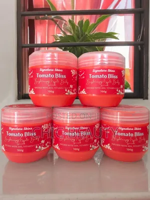 Tomato Bliss Skin Brightening Salt Body Scrub 700g
