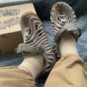 Photo - Pollex Browny Crocs