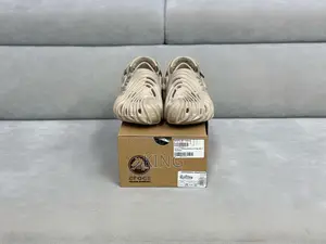 Marv Pollex Crocs